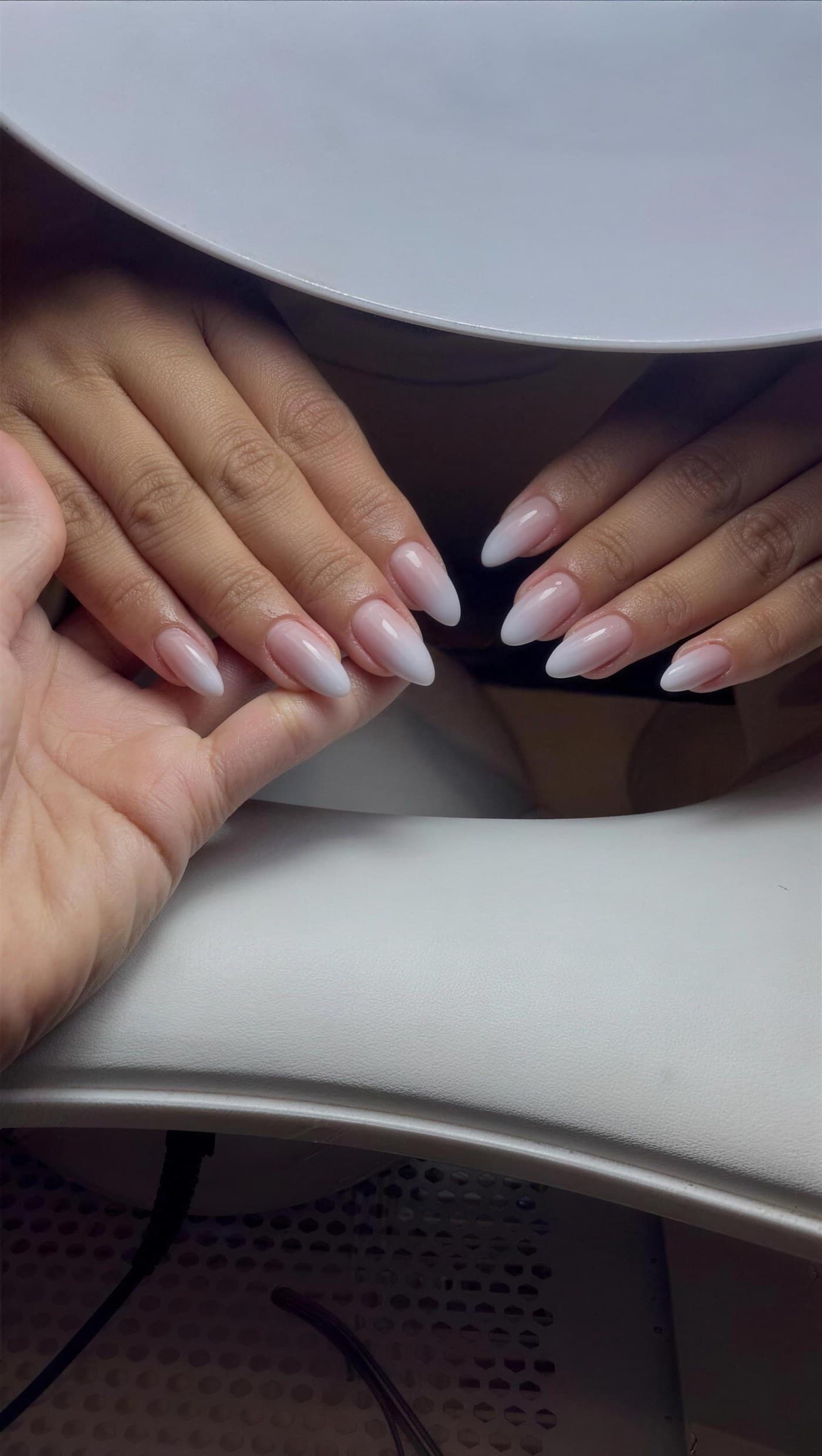 Baby boomer : dégradé nude, l’ongle naturel renforcé